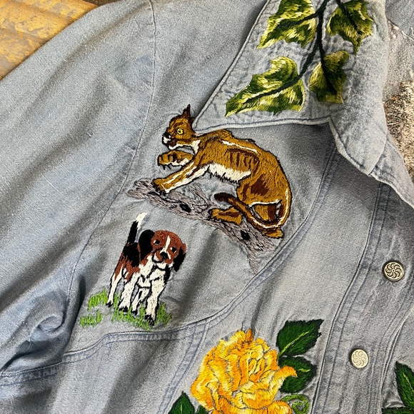 Western VNTG Denim Button Down Shirt | Embroidered Forest Animals | Small Medium - Picture 8 of 15